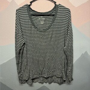 American Eagle Outfitters Gray Long Sleeve Relaxed Sweatshirt